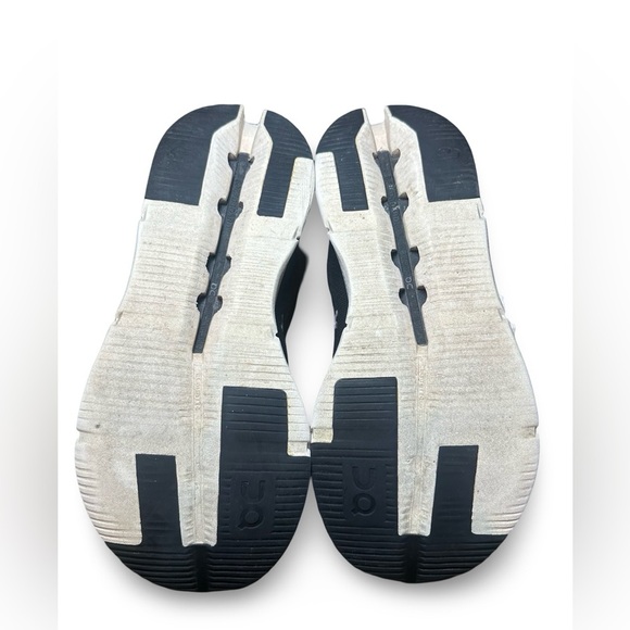 On Running Cloudnova men’s 10.5 - Picture 5 of 5